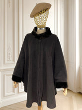 Încarcă imaginea în vizualizatorul Galerie, Capă maronie mărime universală
