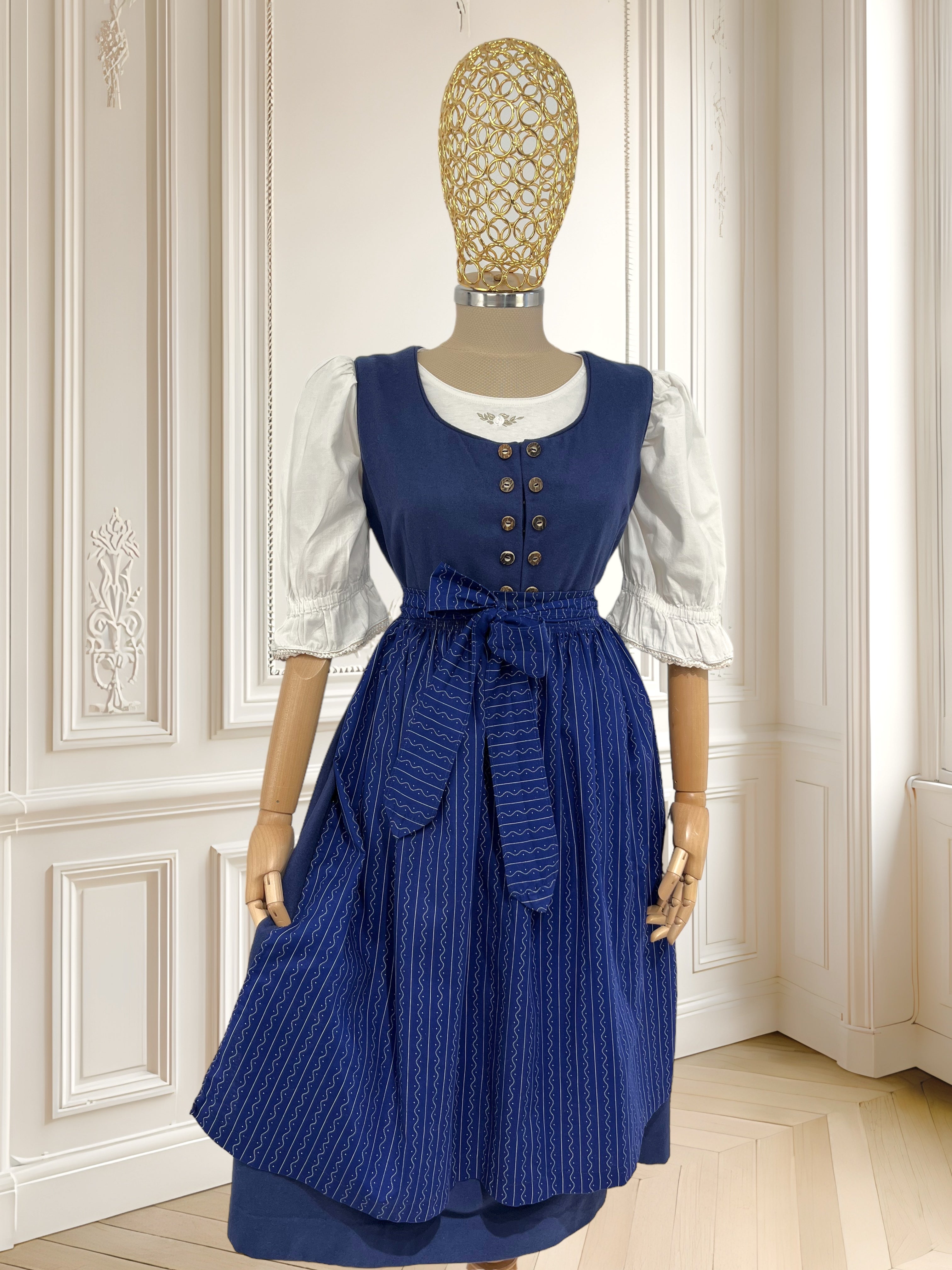 Rochie bavareză din lână pură mărimea M