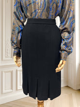 Încarcă imaginea în vizualizatorul Galerie, Fustă vintage din lână mărimea S
