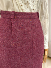 Încarcă imaginea în vizualizatorul Galerie, Fustă vintage din lână mărimea XS
