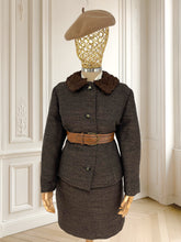 Încarcă imaginea în vizualizatorul Galerie, Costum vintage din lână mărimea M
