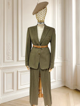 Încarcă imaginea în vizualizatorul Galerie, Costum vintage din lână mărimea S
