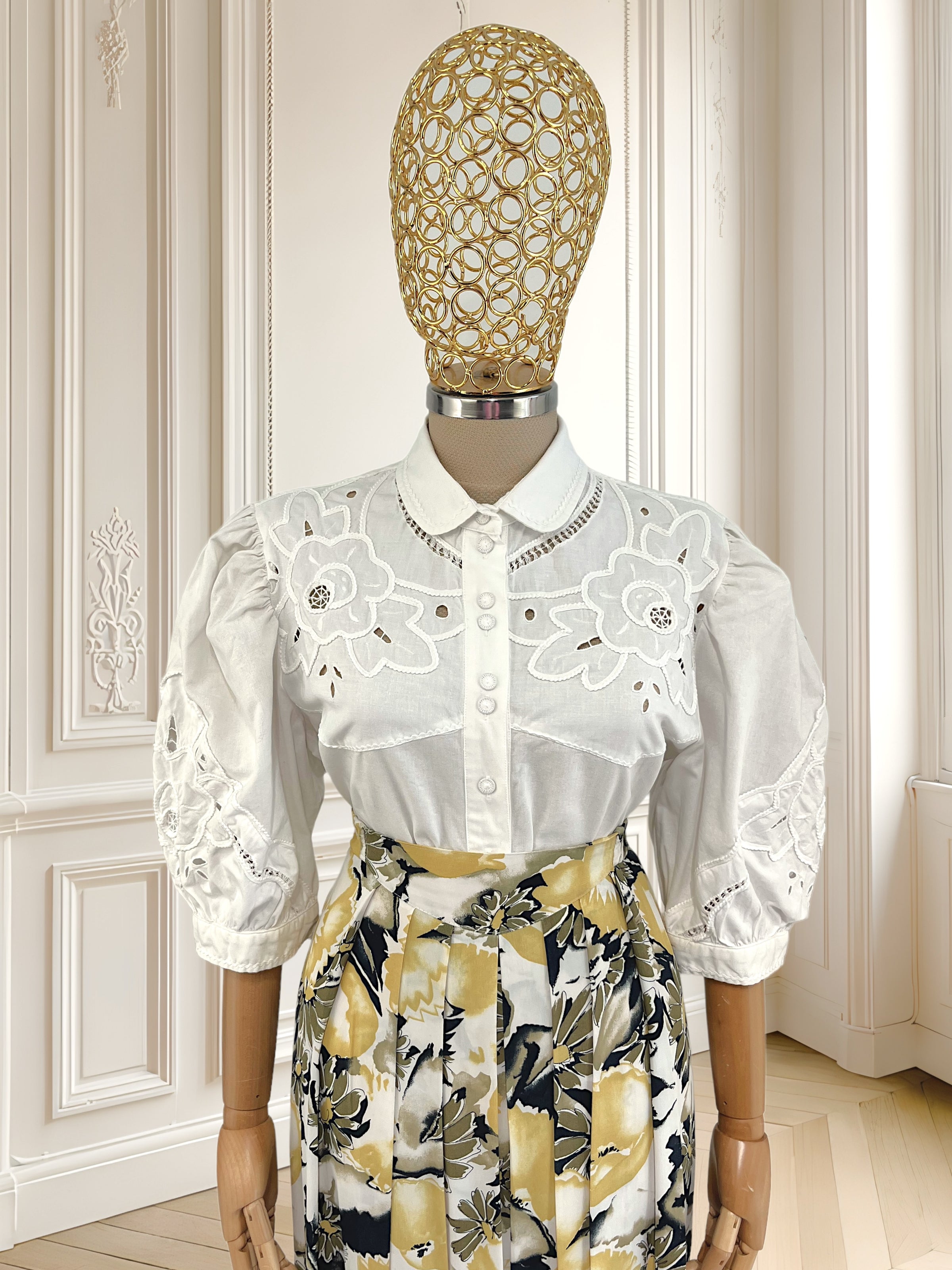 Cămașă vintage albă cu broderie potrivită pentru M/L