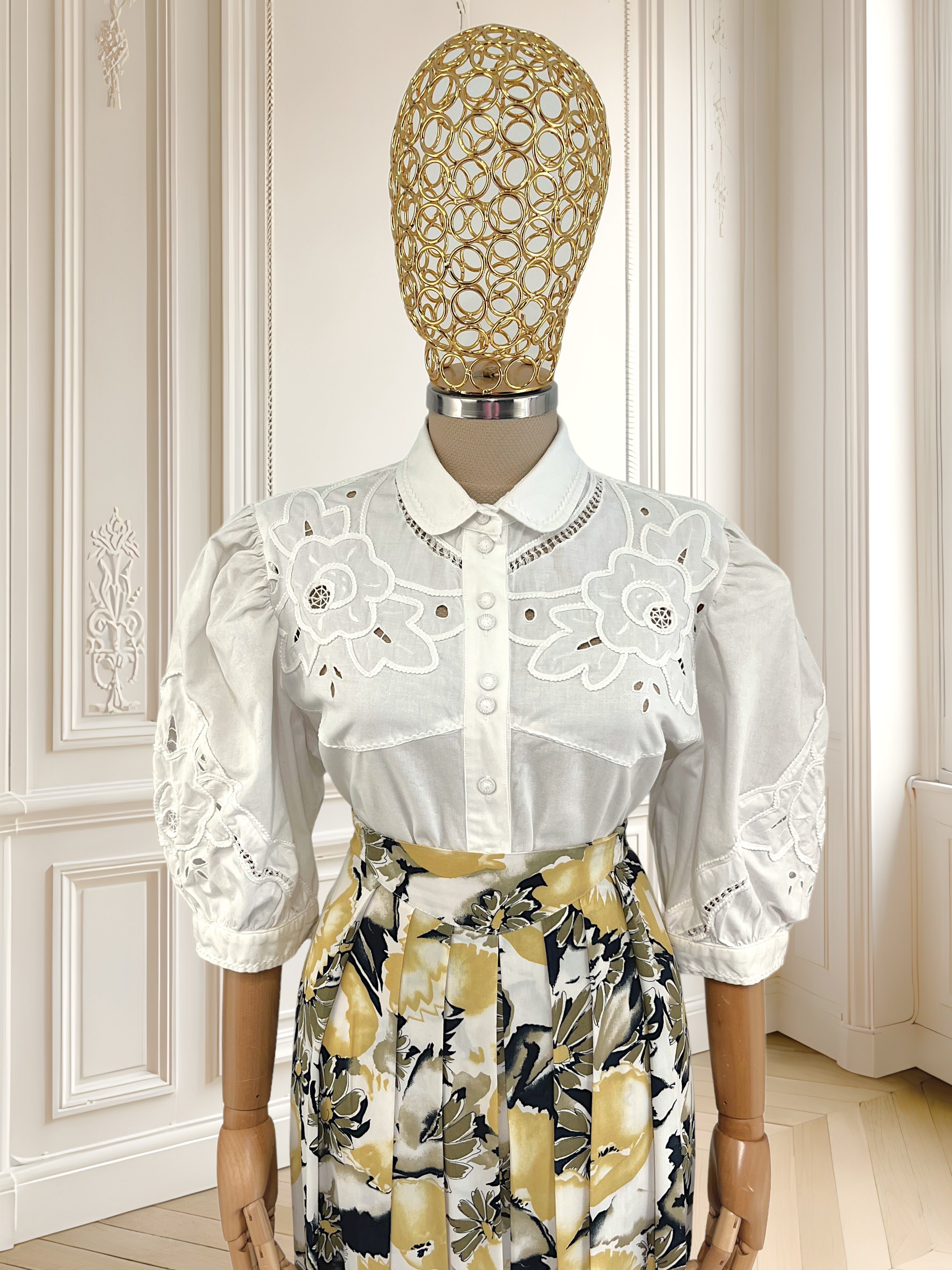 Cămașă vintage albă cu broderie potrivită pentru M/L