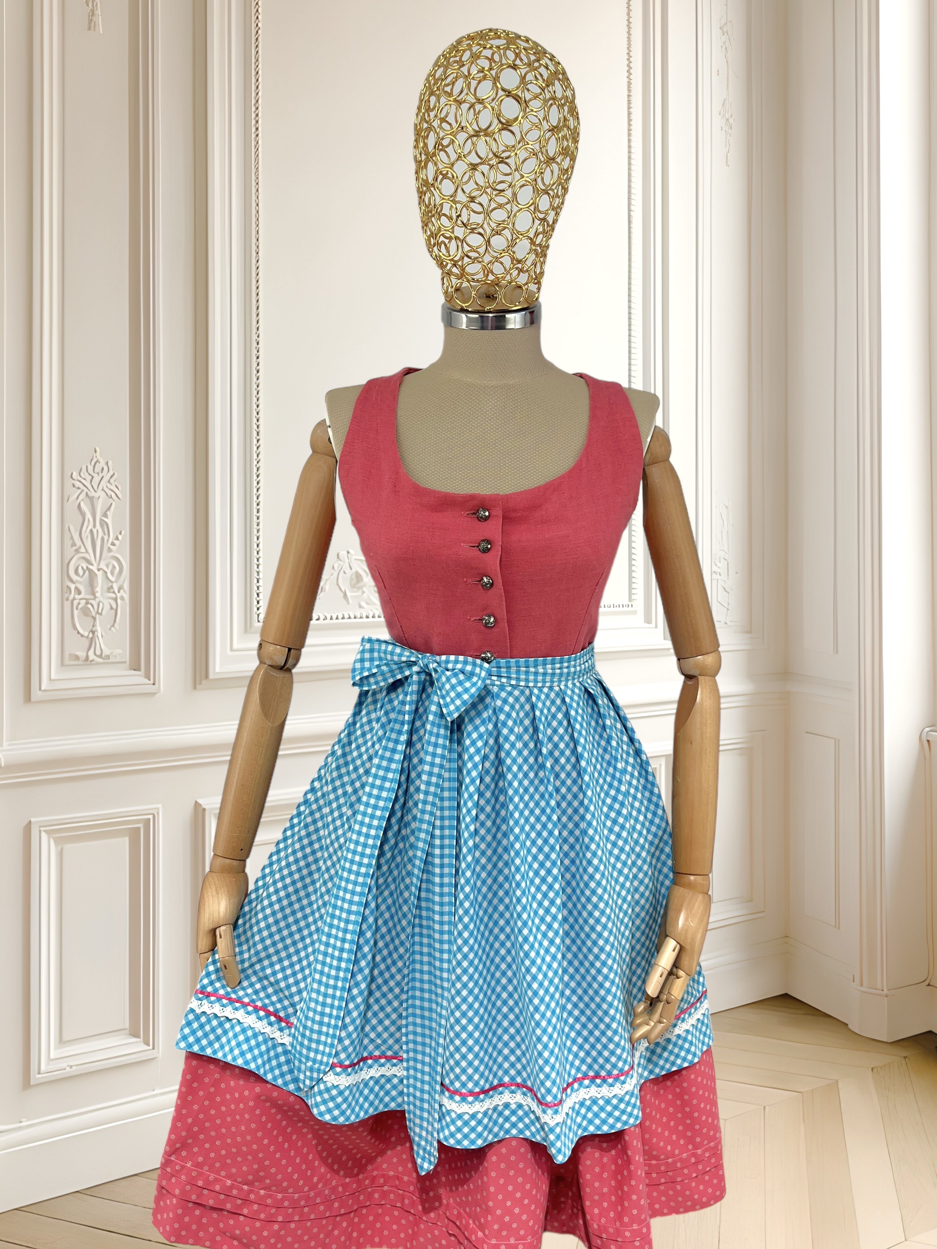 Rochie bavareză lucrată manual mărimea S