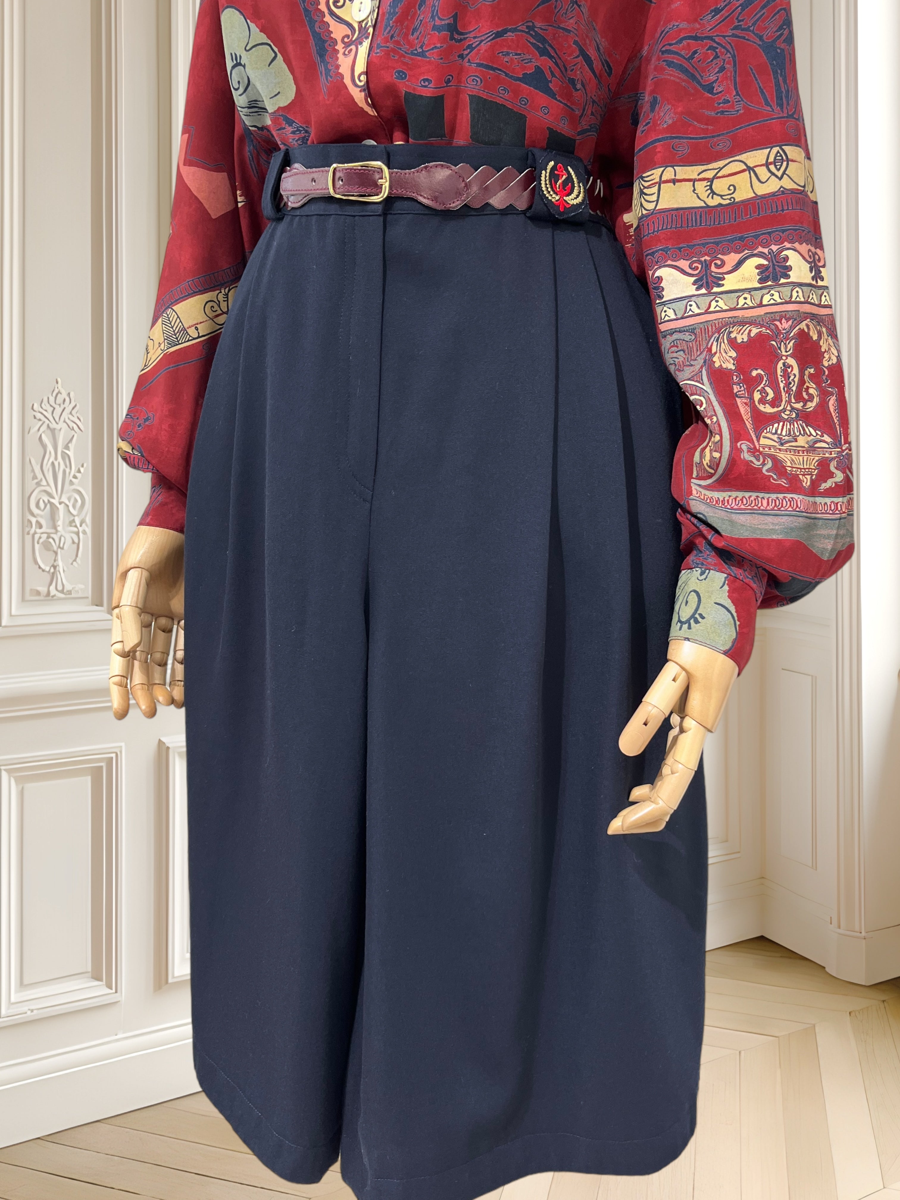 Pantaloni scurți bleumarin mărimea M