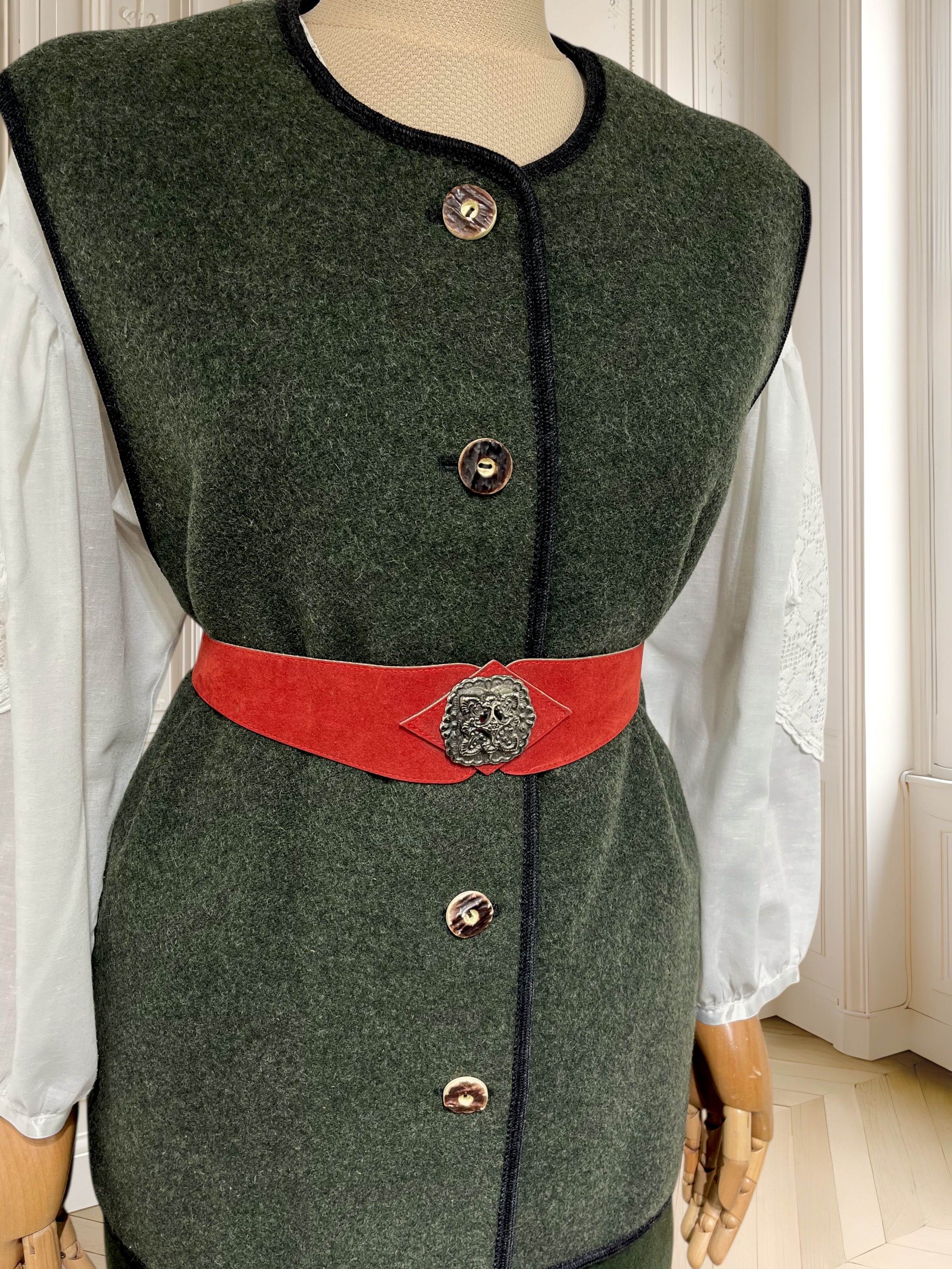 Vestă vintage din lână mărimea XL