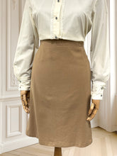 Încarcă imaginea în vizualizatorul Galerie, Fustă Escada din lână pură potrivită pentru M/L
