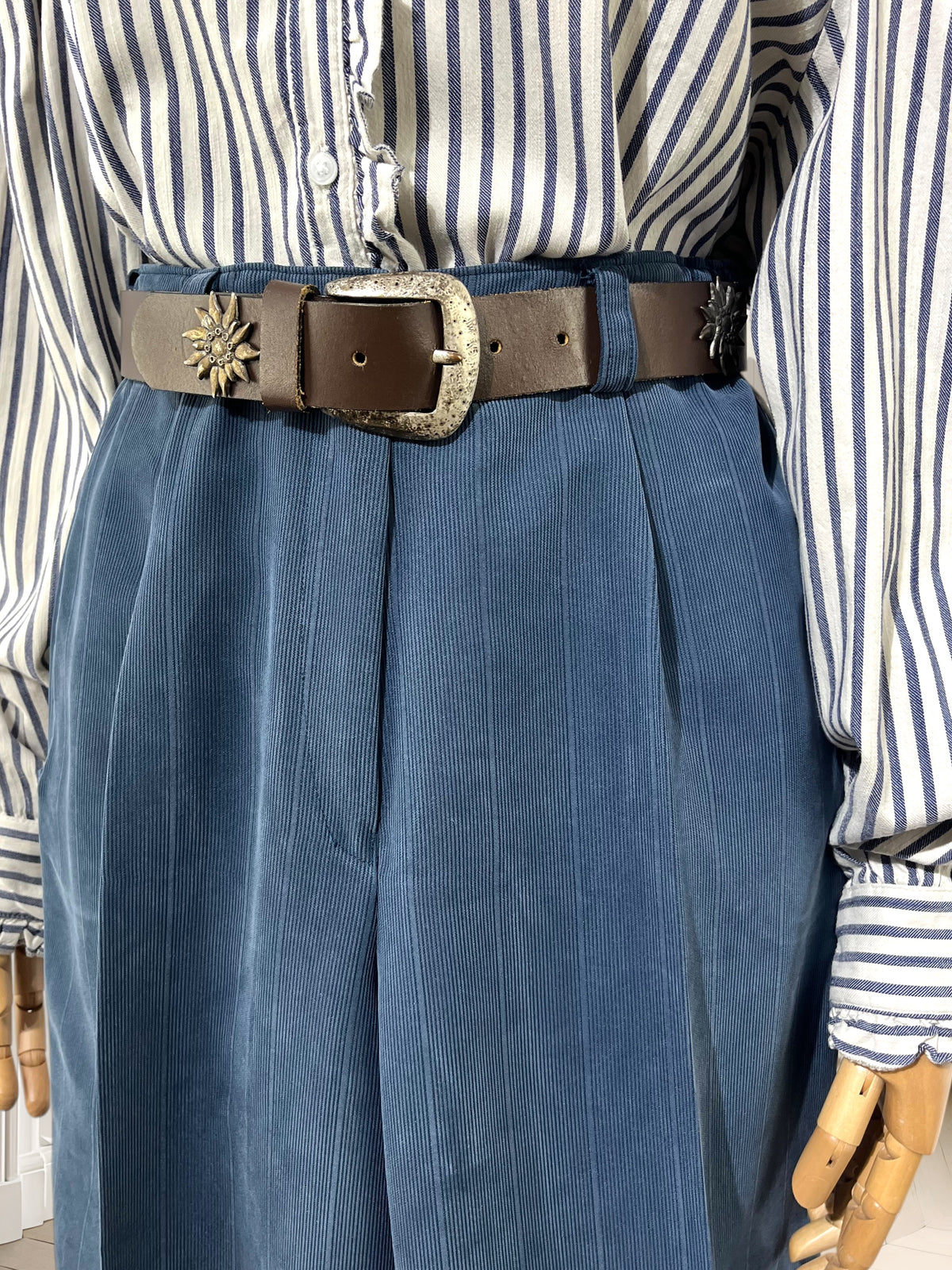 Pantaloni vintage cu talie înaltă potriviți pentru S/M
