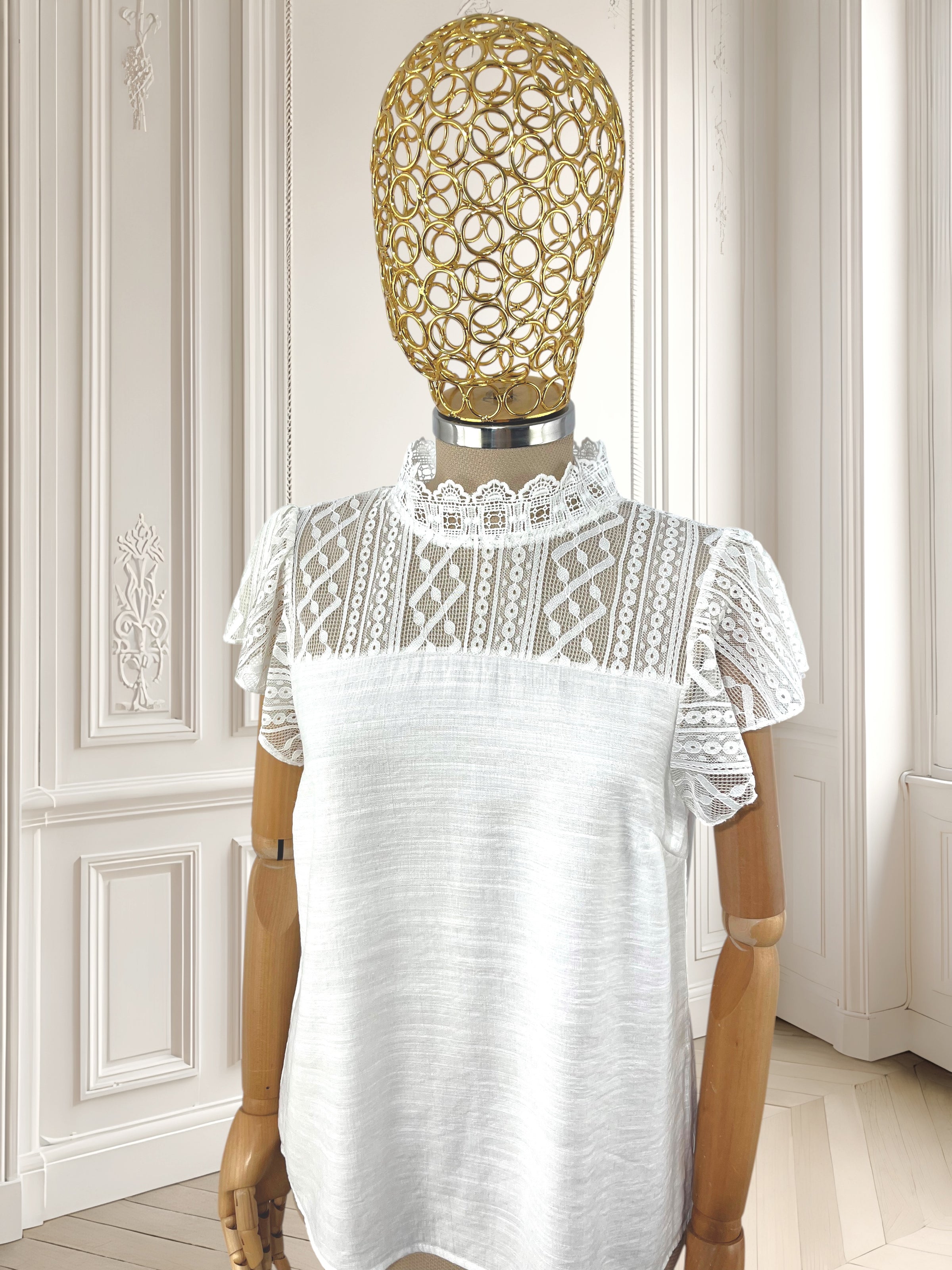 Tricou alb cu dantelă mărimea M
