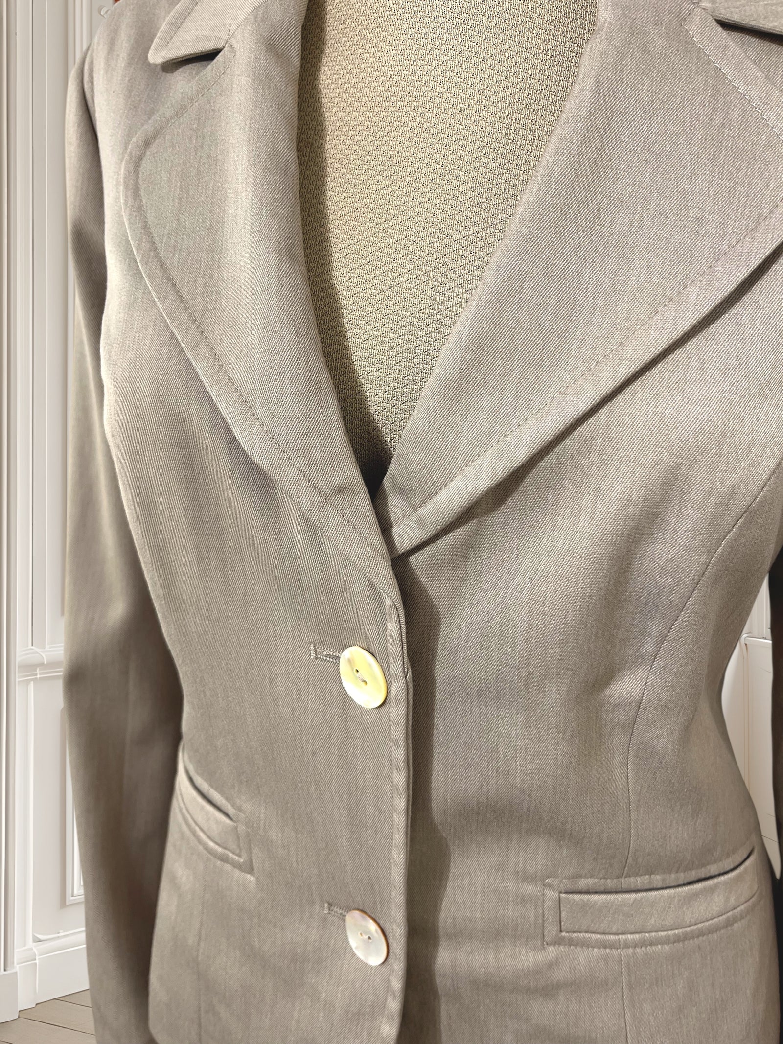Sacou crem cu volane la spate mărimea M
