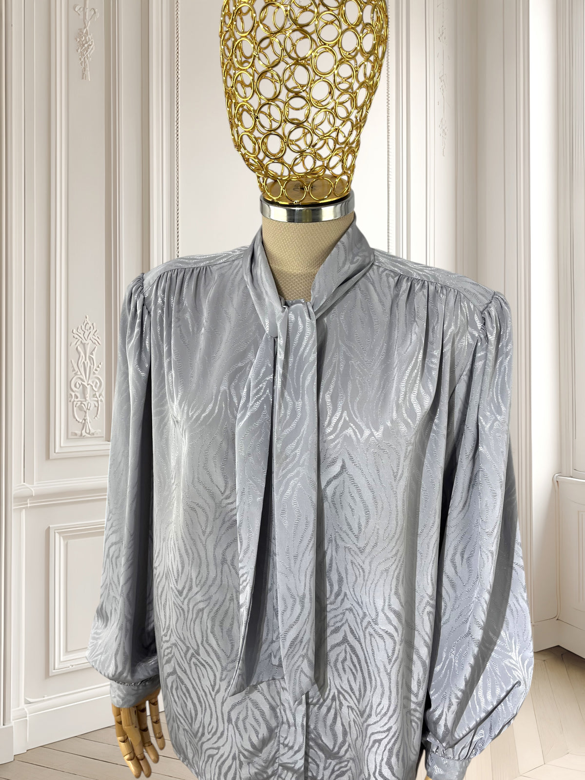 Cămașă vintage cu guler tip eșarfă mărimea XL
