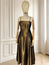 Încarcă imaginea în vizualizatorul Galerie, Rochie maronie sidefată mărimea S
