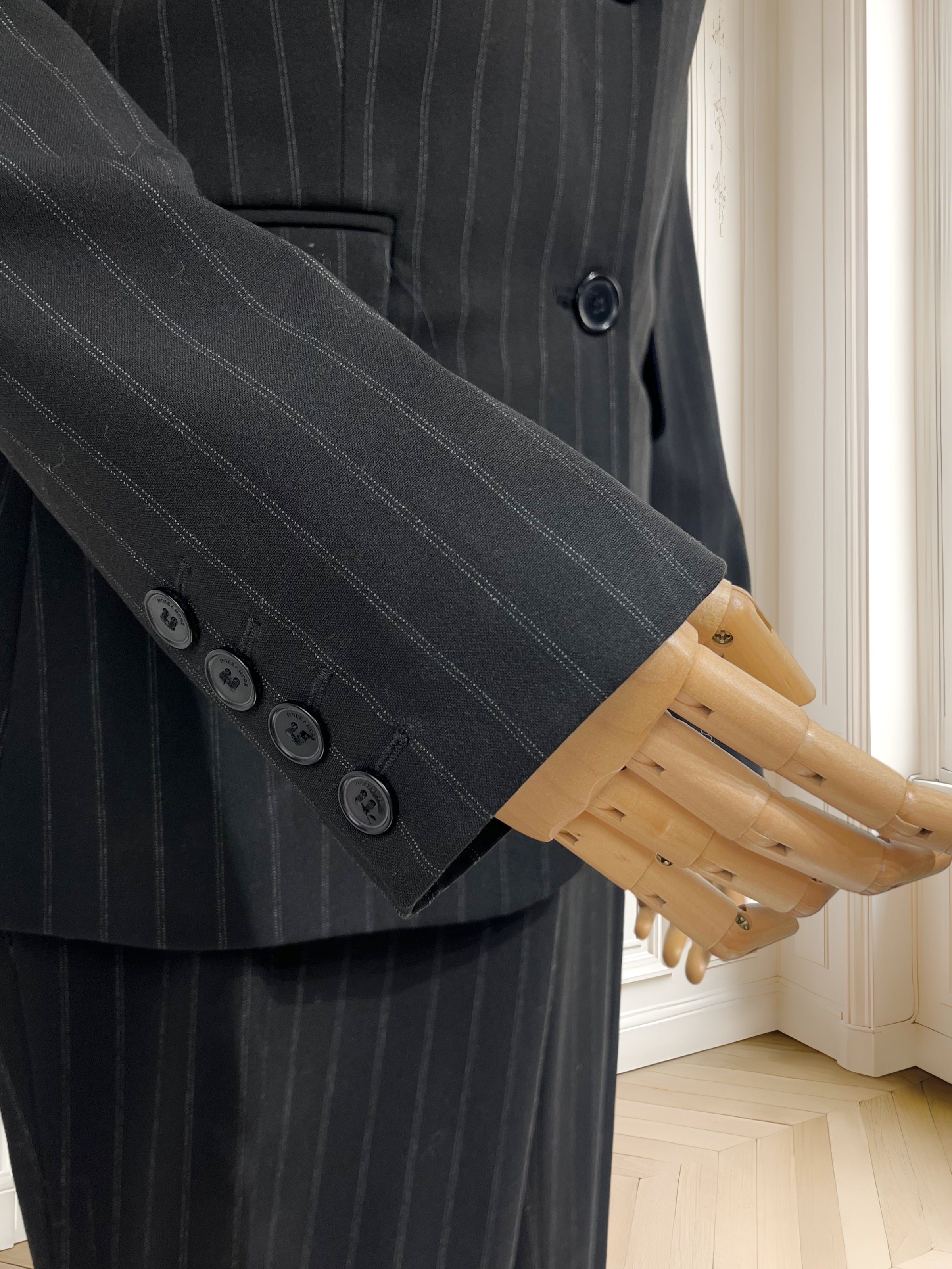 Costum negru în dungi mărimea S