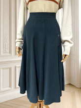 Încarcă imaginea în vizualizatorul Galerie, Fustă vintage evazată din lână mărimea M
