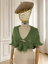 Încarcă imaginea în vizualizatorul Galerie, Șal vintage lucrat manual
