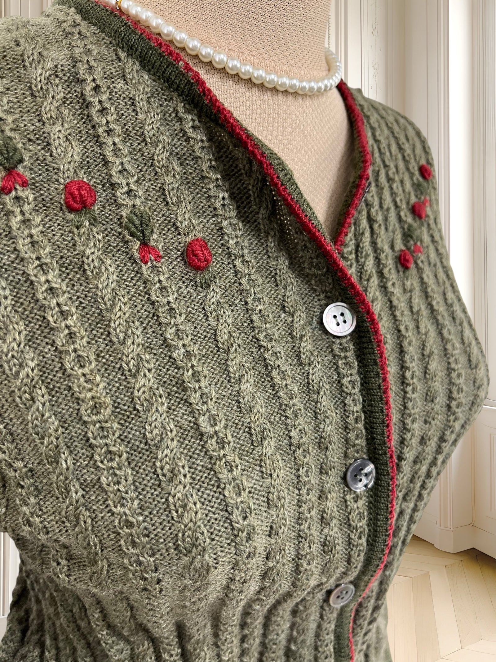 Cardigan vintage din lână pură potrivit pentru S/M