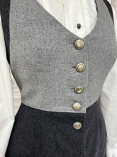 Încarcă imaginea în vizualizatorul Galerie, Rochie vintage cu nasturi metalici mărimea M

