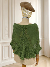 Încarcă imaginea în vizualizatorul Galerie, Șal vintage lucrat manual
