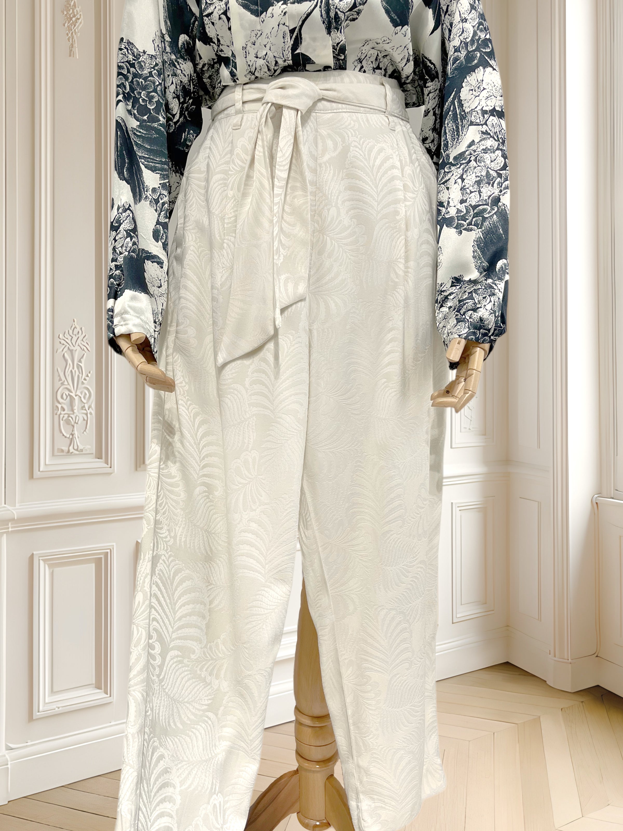 Pantaloni din jacquard texturat mărimea M