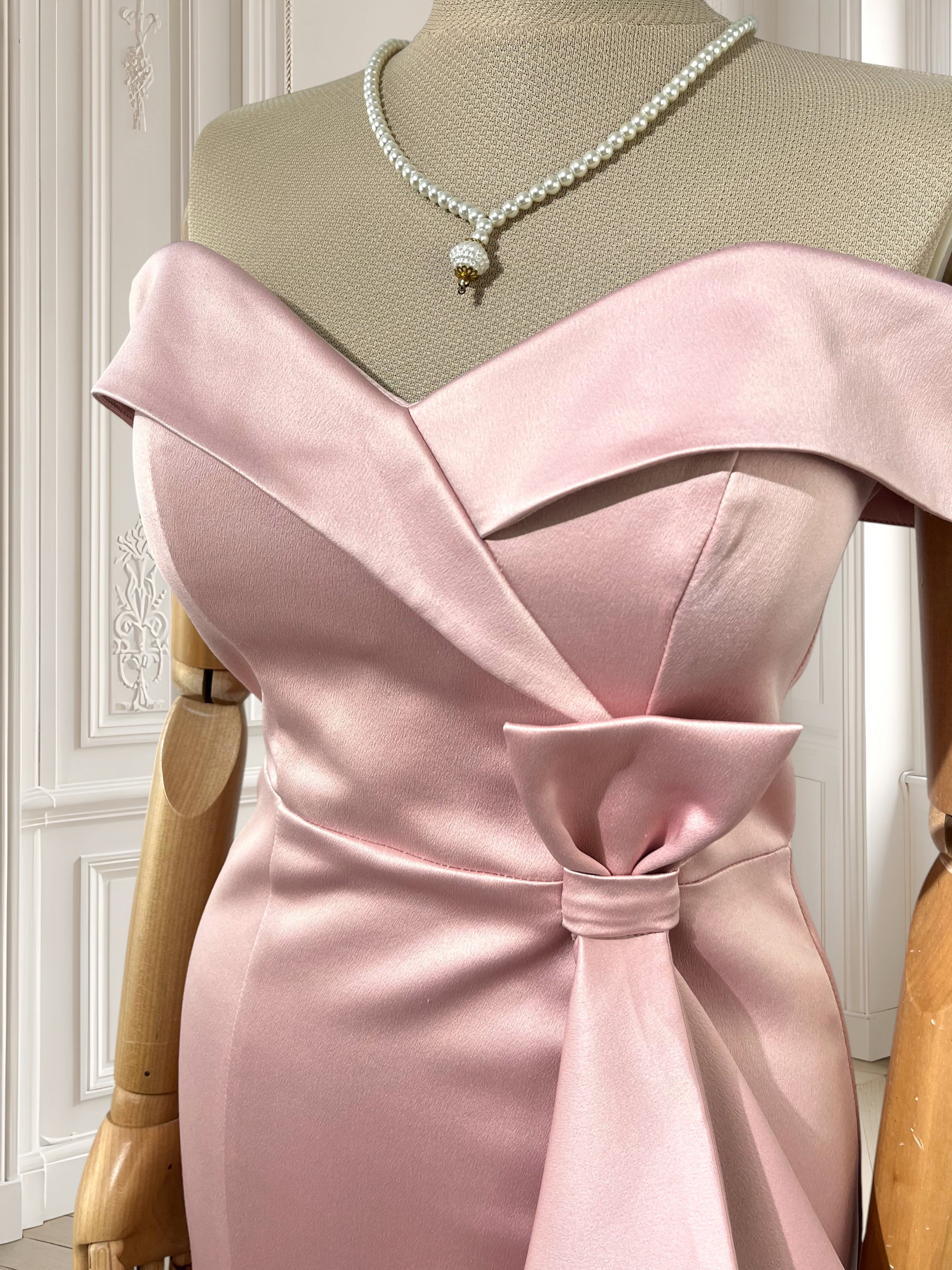 Rochie satinată roz pudrat mărimea S