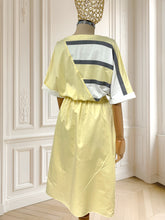 Încarcă imaginea în vizualizatorul Galerie, Rochie vintage cu croi fluture mărimea M
