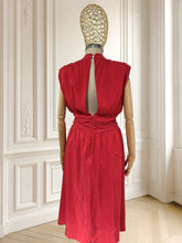 Încarcă imaginea în vizualizatorul Galerie, Rochie roșie din cupro mărimea L
