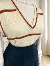 Încarcă imaginea în vizualizatorul Galerie, Vestă vintage din lână pură mărimea L
