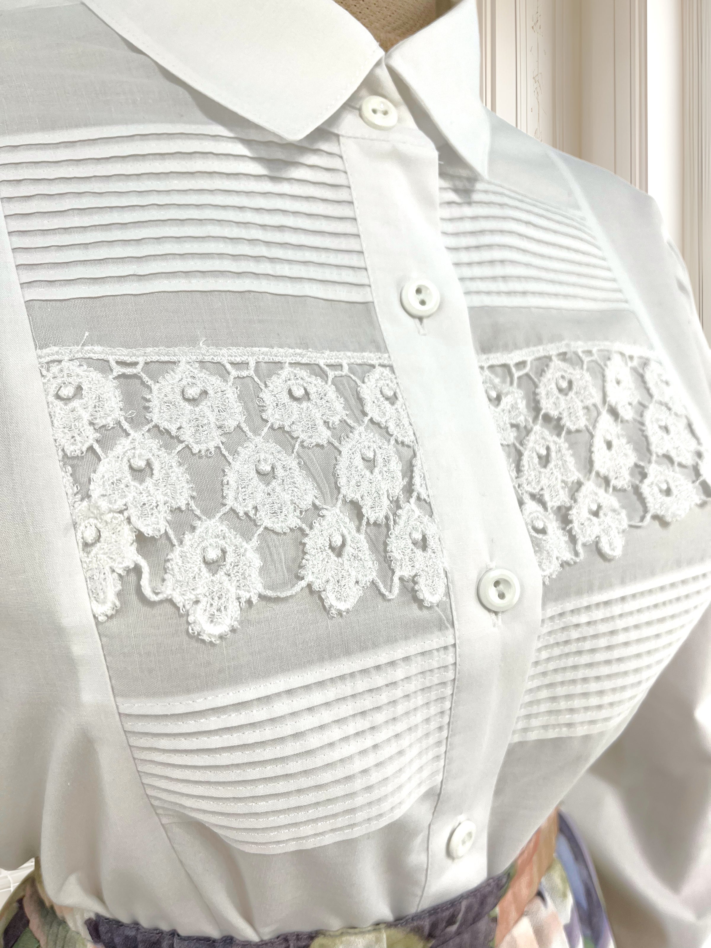 Cămașă vintage cu broderie mărimea L