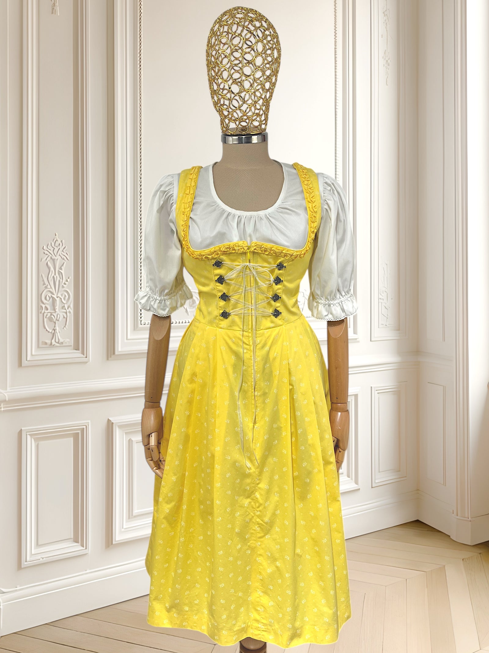 Rochie bavareză cu top alb mărimea S