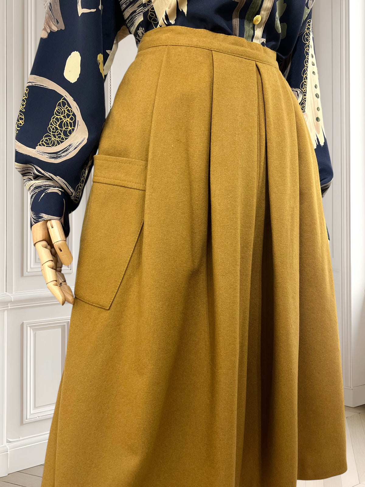 Pantaloni vintage din lână mărimea S