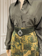 Încarcă imaginea în vizualizatorul Galerie, Centură vintage din piele întoarsă
