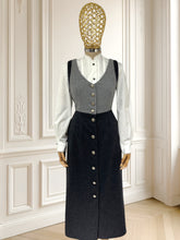 Încarcă imaginea în vizualizatorul Galerie, Rochie vintage cu nasturi metalici mărimea M
