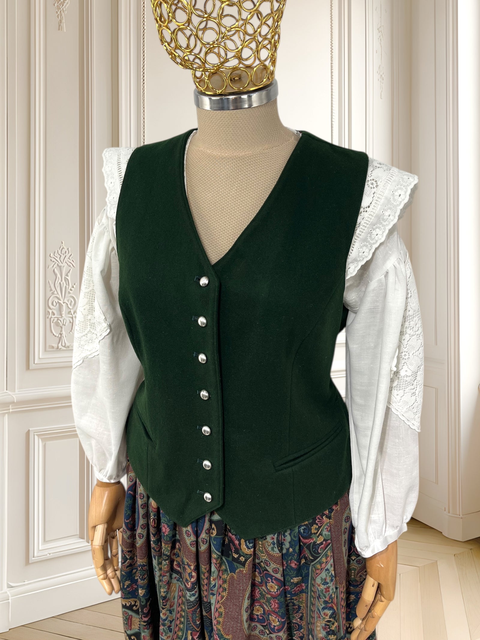 Vestă vintage din lână cu nasturi metalici mărimea L