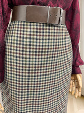 Încarcă imaginea în vizualizatorul Galerie, Fustă vintage din lână pură mărimea L
