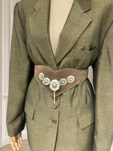 Încarcă imaginea în vizualizatorul Galerie, Sacou olive din vâscoză și mohair mărimea L
