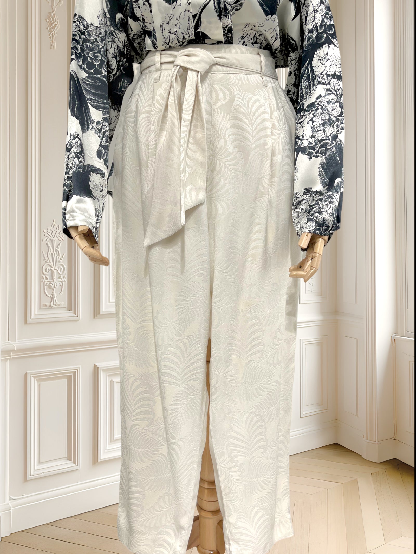 Pantaloni din jacquard texturat mărimea M