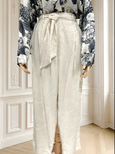 Încarcă imaginea în vizualizatorul Galerie, Pantaloni din jacquard texturat mărimea M
