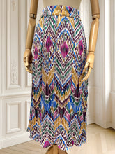 Încarcă imaginea în vizualizatorul Galerie, Fustă plisată multicoloră mărimea L
