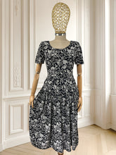 Încarcă imaginea în vizualizatorul Galerie, Rochie vintage din vâscoză potrivită pentru S/M
