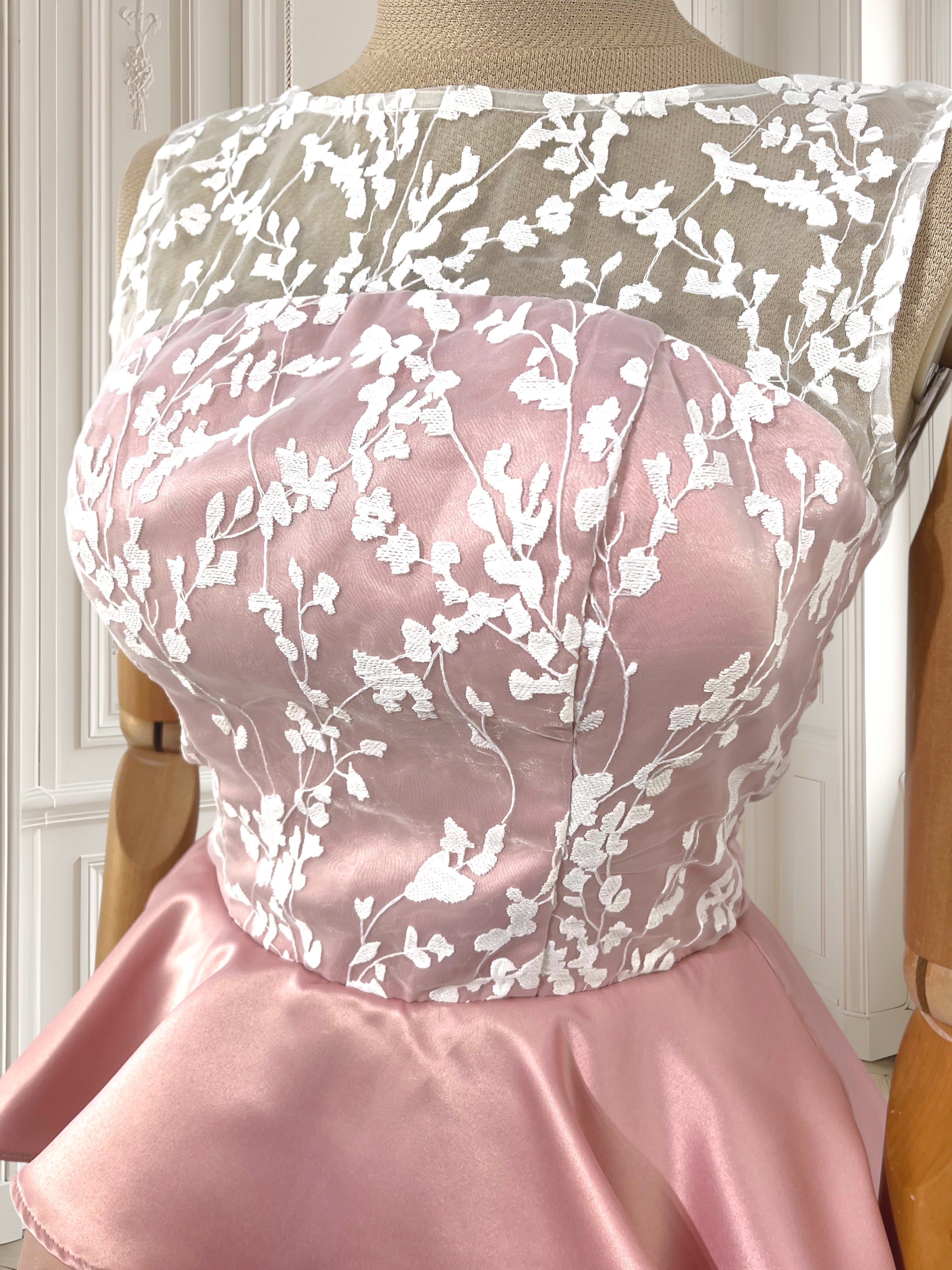 Rochie elegantă cu spatele gol mărimea S