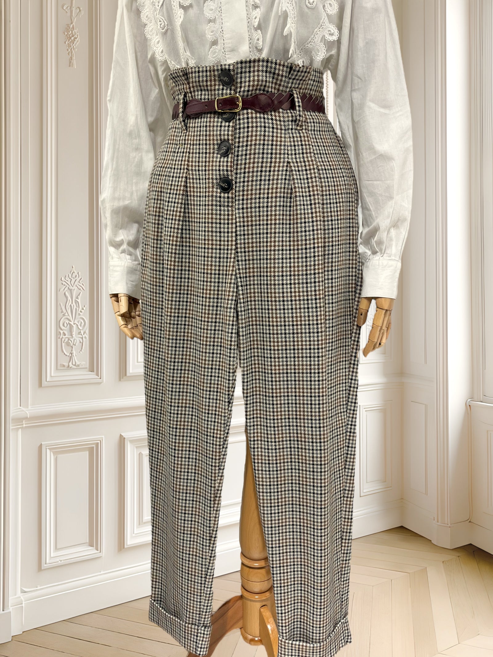 Pantaloni în carouri mărimea M