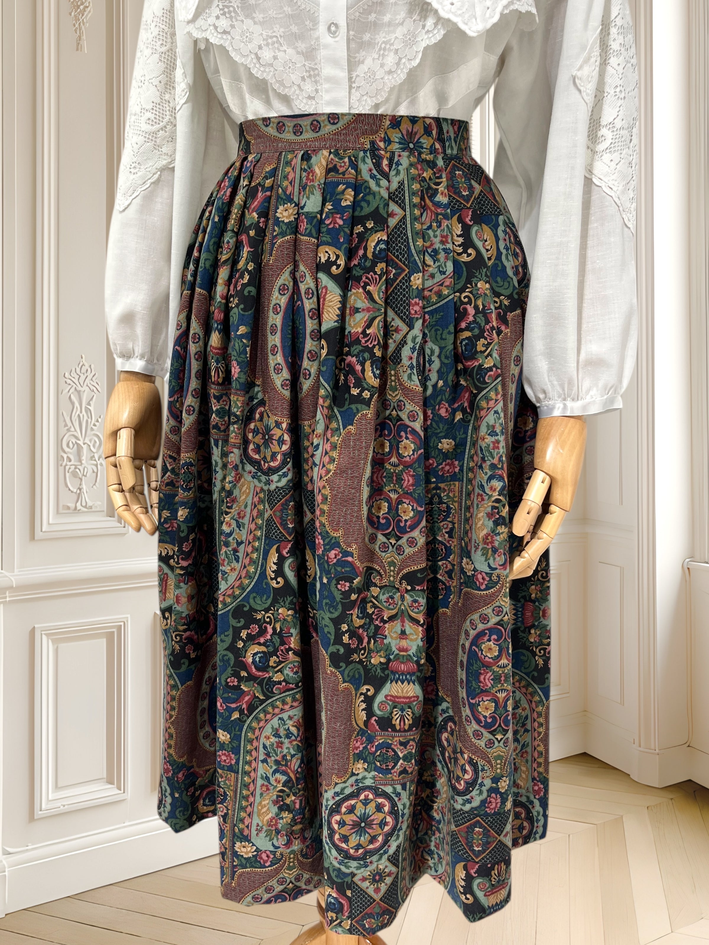 Fustă vintage din lână fină mărimea XL