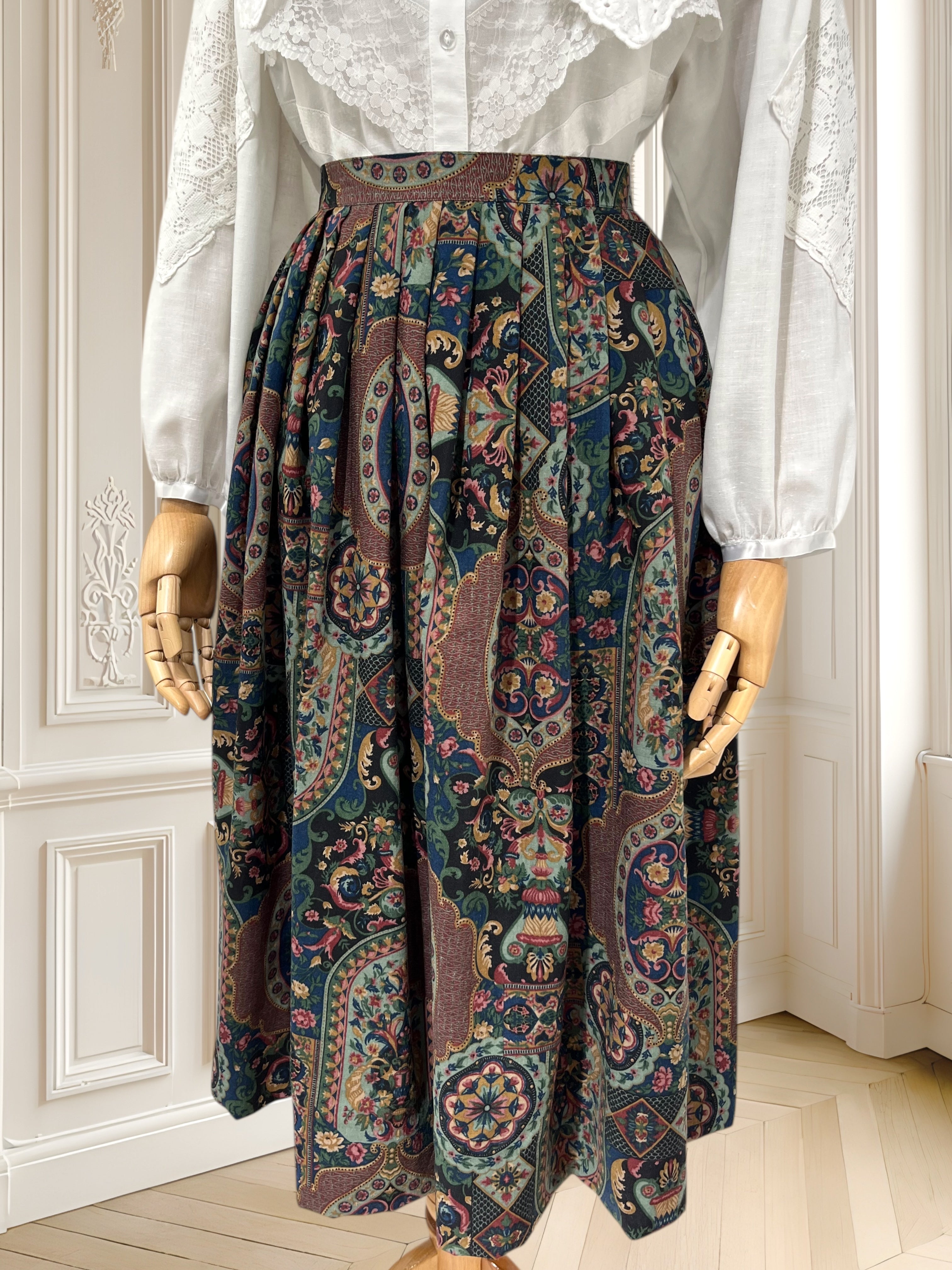 Fustă vintage din lână fină mărimea XL
