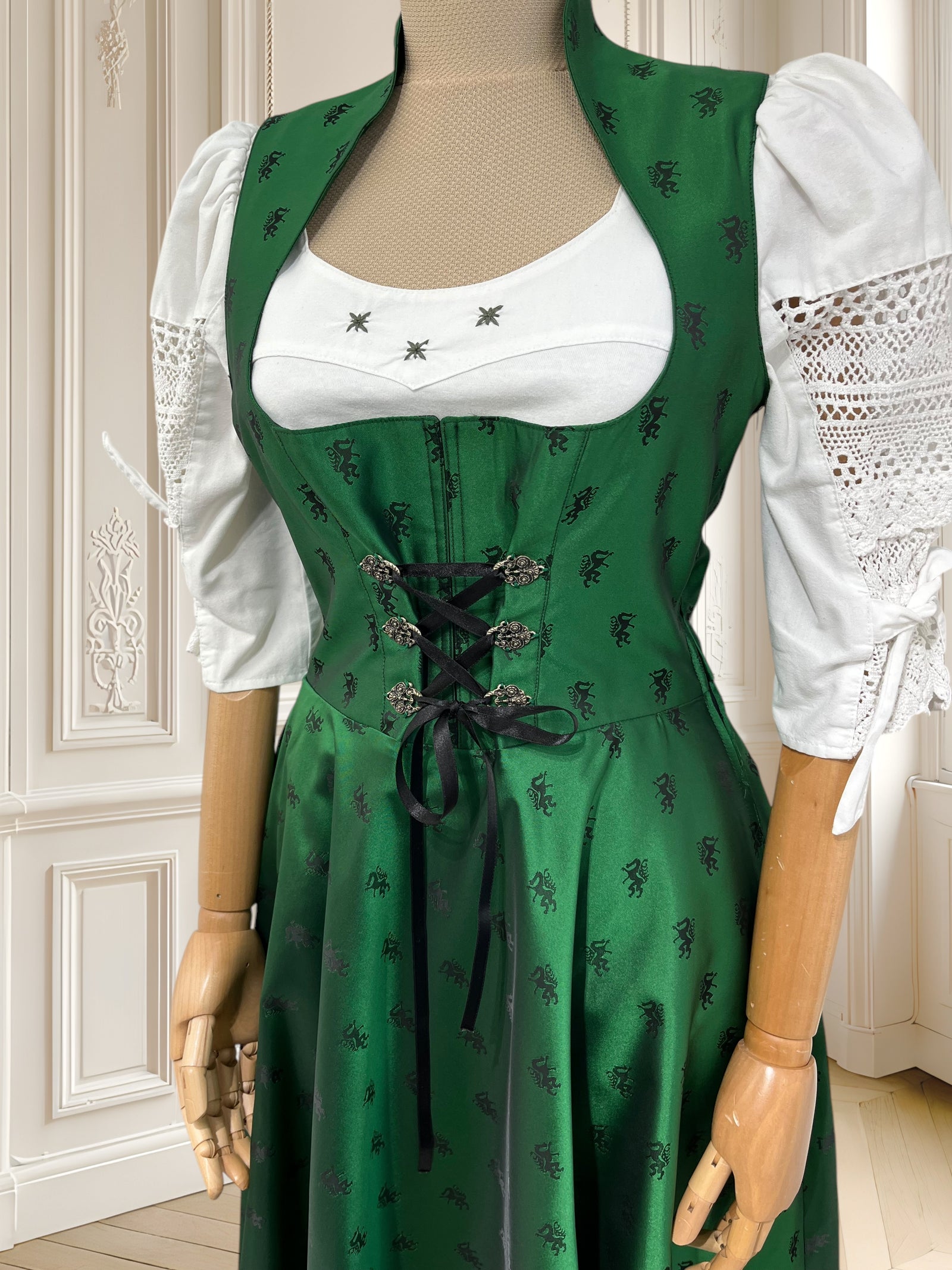 Rochie bavareză satinată mărimea S