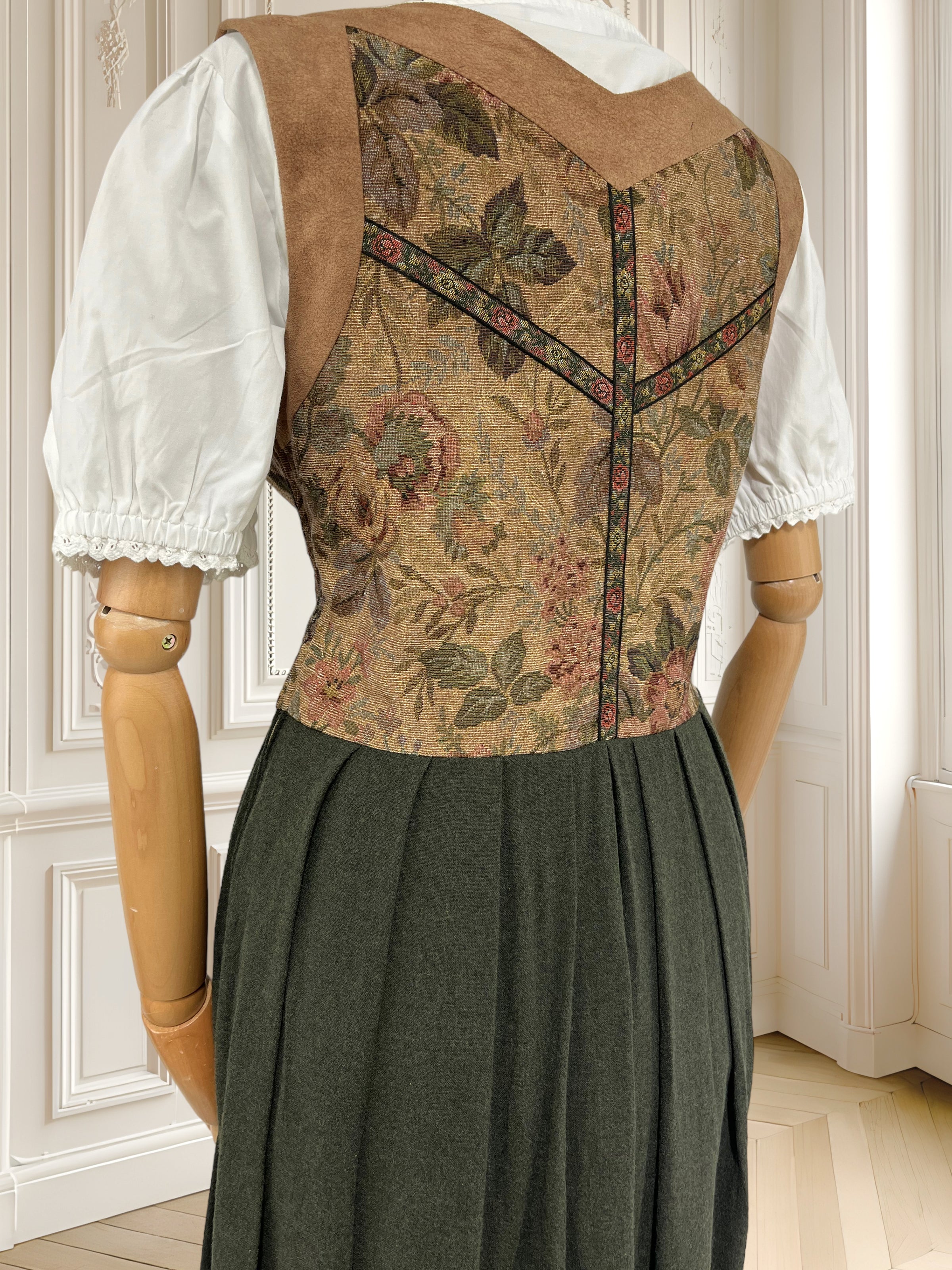 Rochie bavareză potrivită pentru M/L
