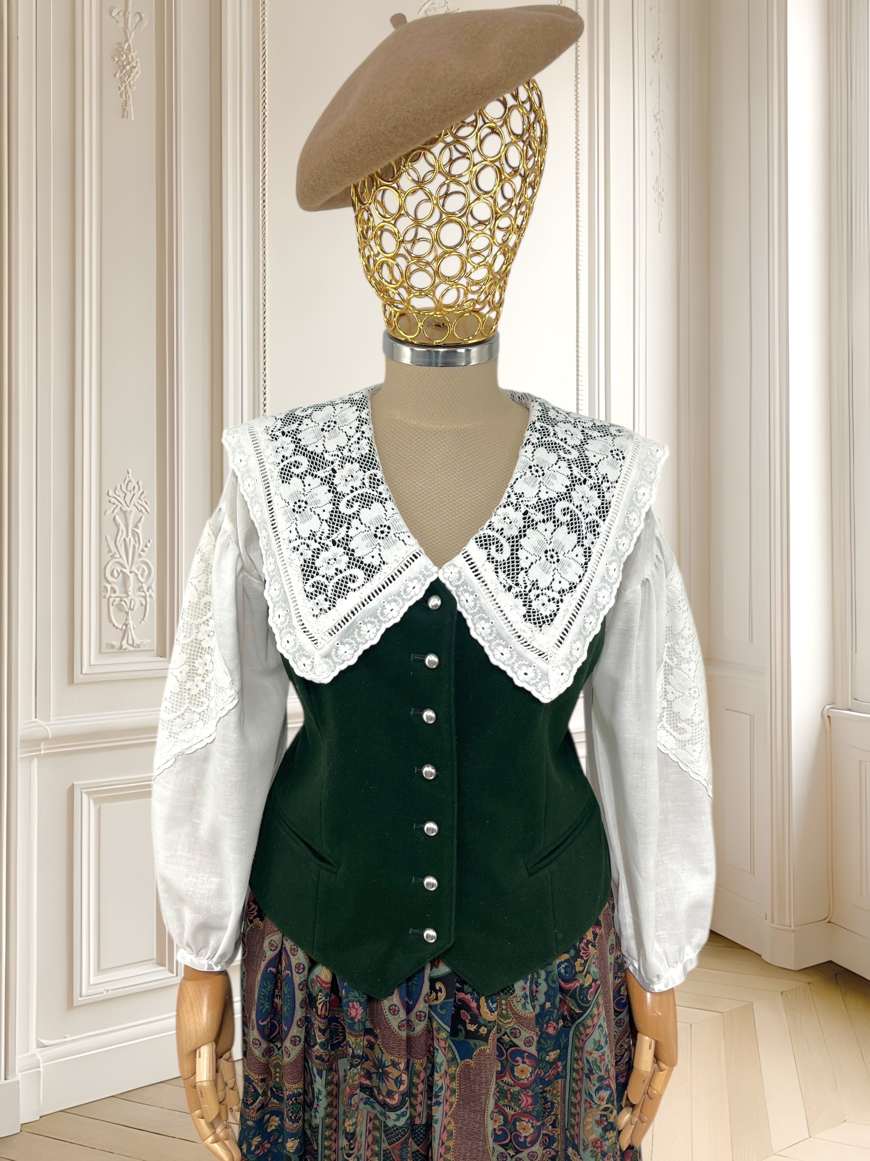 Vestă vintage din lână cu nasturi metalici mărimea L