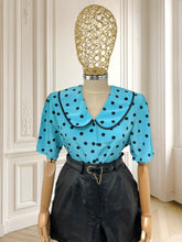 Încarcă imaginea în vizualizatorul Galerie, Cămașă vintage turcoaz cu buline potrivită pentru M/L
