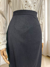 Încarcă imaginea în vizualizatorul Galerie, Fustă vintage din lână pură mărimea M
