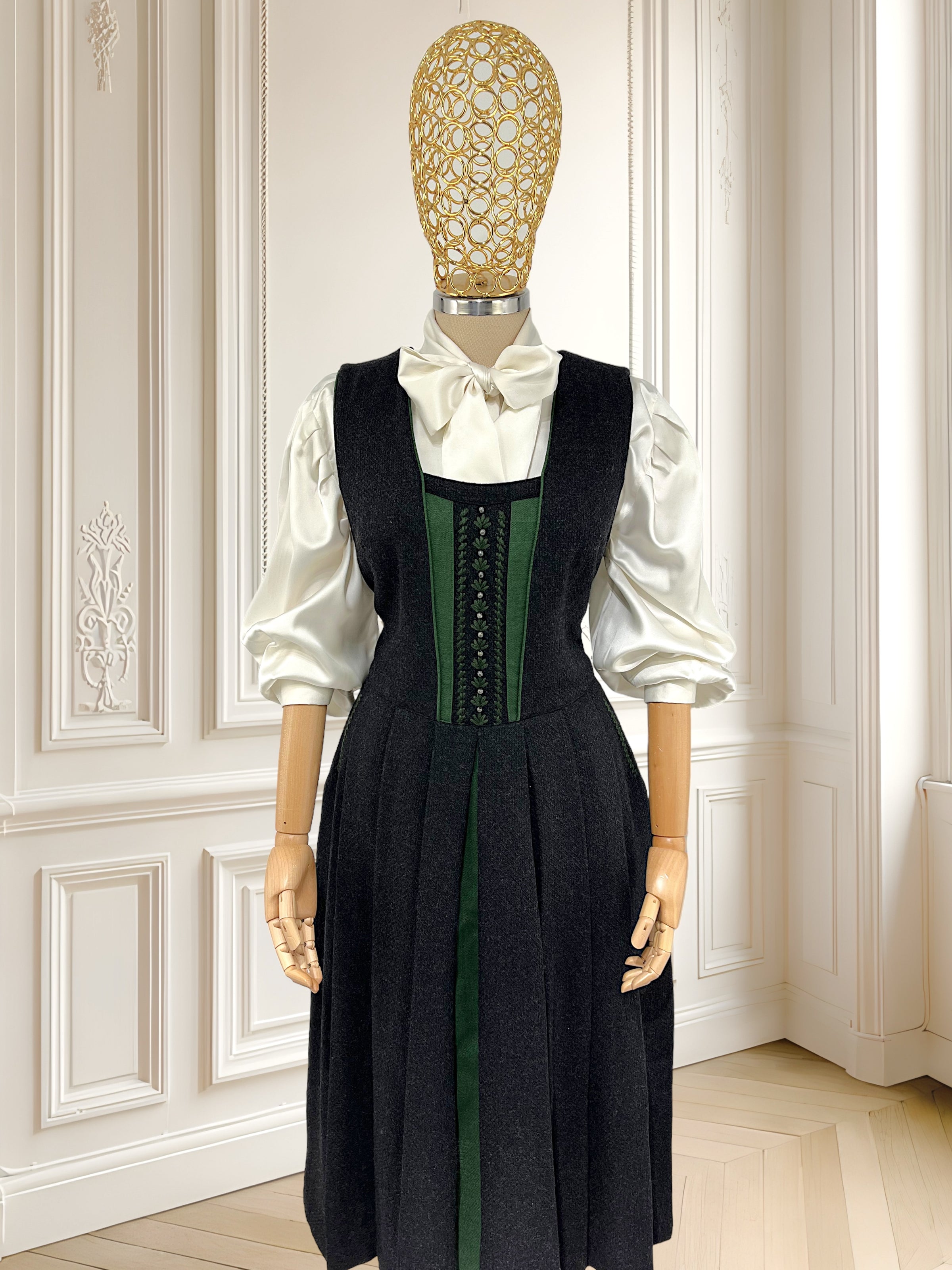Rochie vintage din lână pură mărimea M